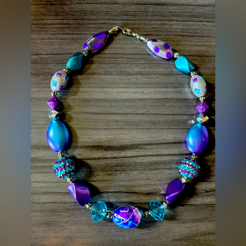 Jesse James beaded necklace. 18 inches total length, lobster claw clasp.